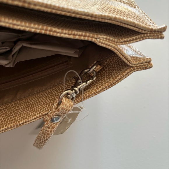 NWT Kim Rogers Cream Magnetic Closure Purse - Picture 7 of 16